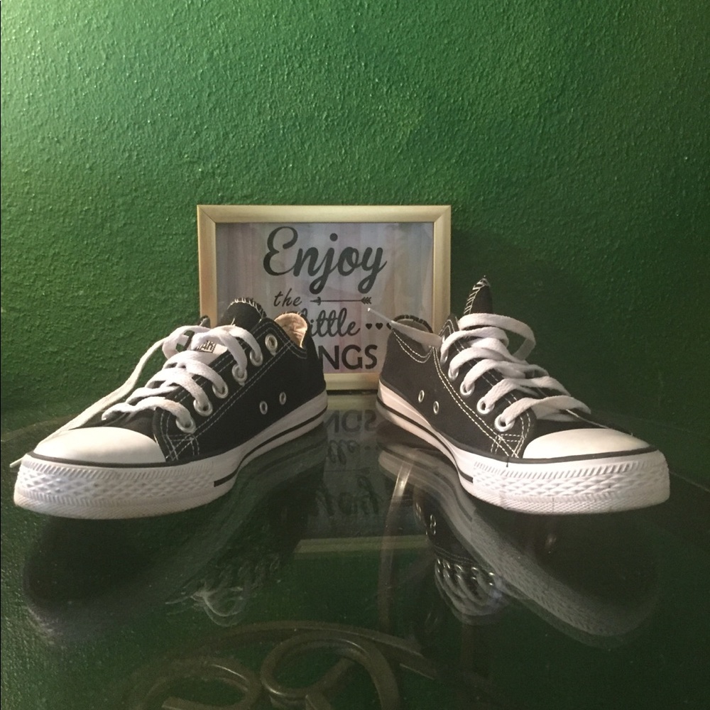 Black converse sneakers Men’s 4.5, Women’s 6.5